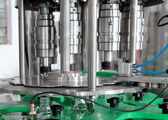 三合一白酒灌装机 三合一白酒灌装机